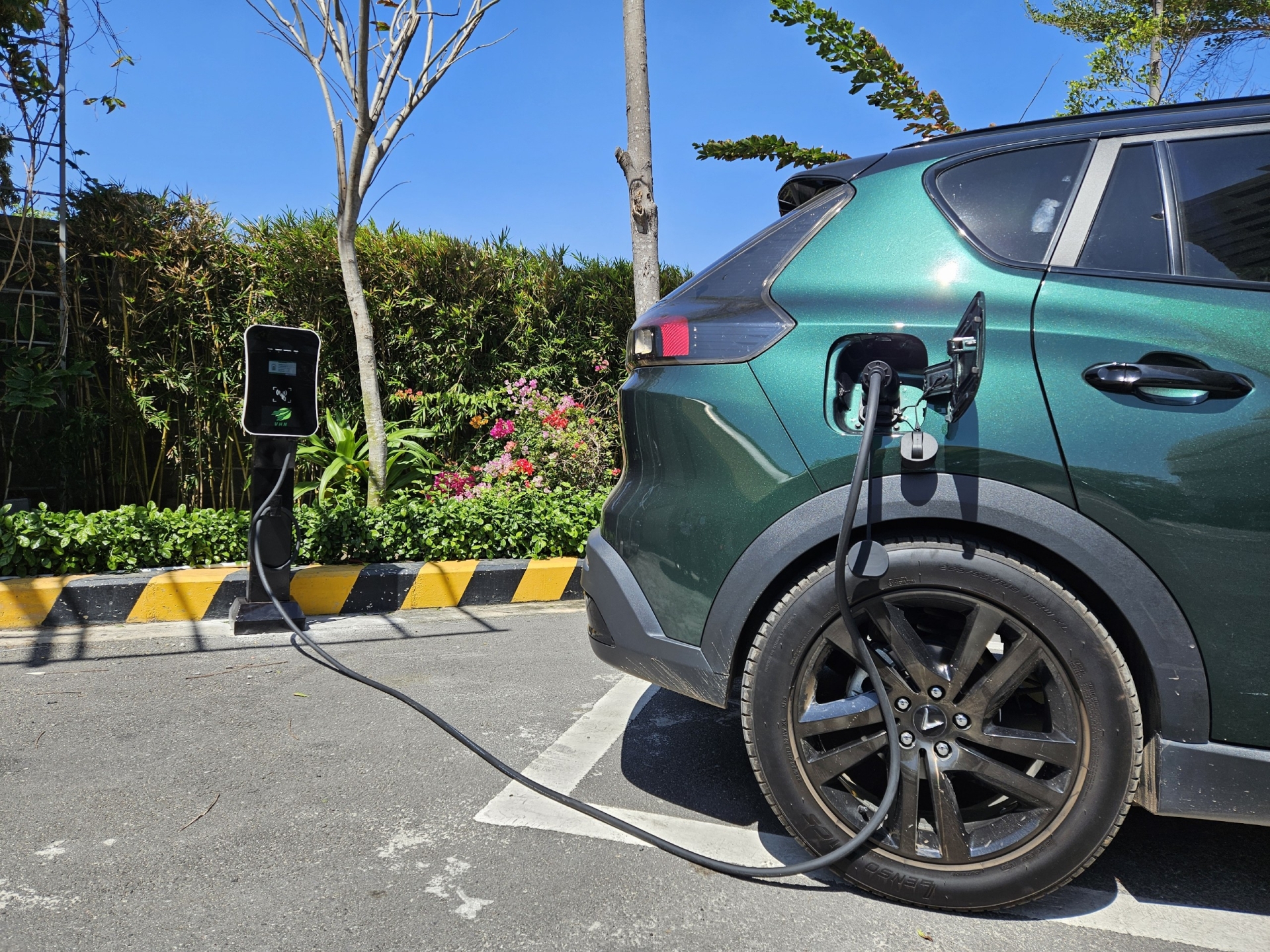 sạc ô tô điện